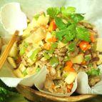 筍と野菜と豚肉のアジアンレタス包み
