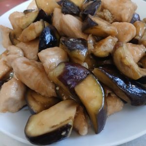 たぬきパパの作ってみた!投稿(ワンパン10分！【鶏むね肉×なすオイスター炒め】ご飯すすむ♩)