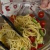 【暑い日に食べたい♡】トマトとアボカドの塩レモン冷製パスタの工程3