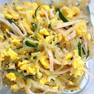 ひまわりの作ってみた!投稿(10分で味しみ抜群♪抱えて食べたい♪『春雨のごちそうサラダ』)