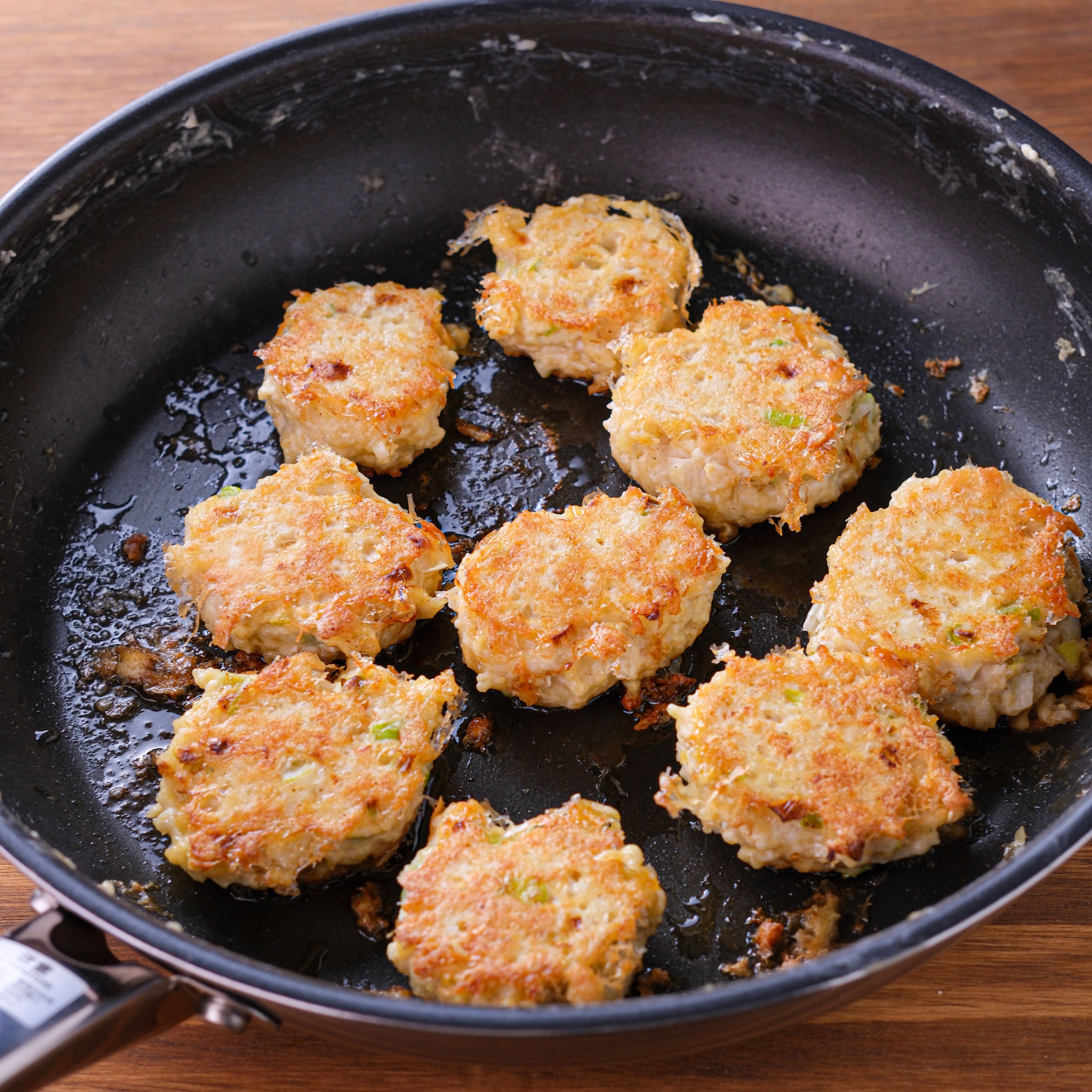 ワンパン焼き鳥風つくね】甘辛だれに3種のトッピングで♪ | レシピ