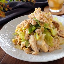 材料2つ☆ご飯が進む豚こまキャベツの胡麻だれ炒め。