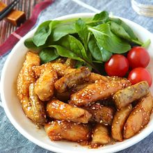 鶏むね肉とごぼうの甘辛胡麻スティック炒め