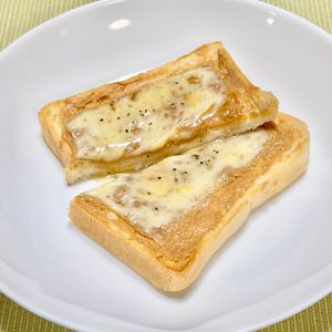 キャピタンの作ってみた!投稿(甘じょっぱい背徳の味♡『ピーナッツバターチーズトースト』)