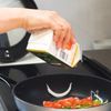 鯖缶丸ごとケサディーヤの工程2