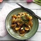 新じゃがと新玉ねぎのにんにくバター醤油炒め