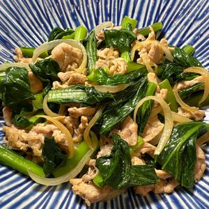 楽ラク手抜キッチン🐶🐾の作ってみた!投稿(絶品！【豚こま肉と小松菜のからし炒め】ごはんが進む簡単おかず)