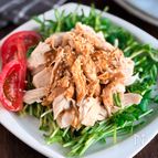 『レンジで簡単♪』蒸し鶏と豆苗の胡麻マヨドレッシングがけ