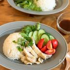 鶏肉の旨みたっぷり♪海南チキンライス