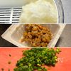 【納豆ぶっかけうどん】重たい料理が続いた後にも嬉しいメニュ♪の下準備