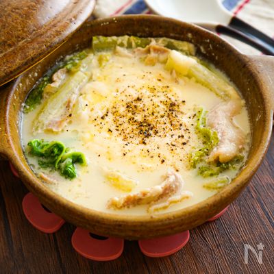 豚バラ白菜の豆乳チーズ鍋【簡単鍋レシピ♪チーズでコクうま】