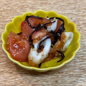 ゆきぼうの作ってみた!投稿(5分で完成！【トマトとちくわの胡麻塩昆布サラダ】)
