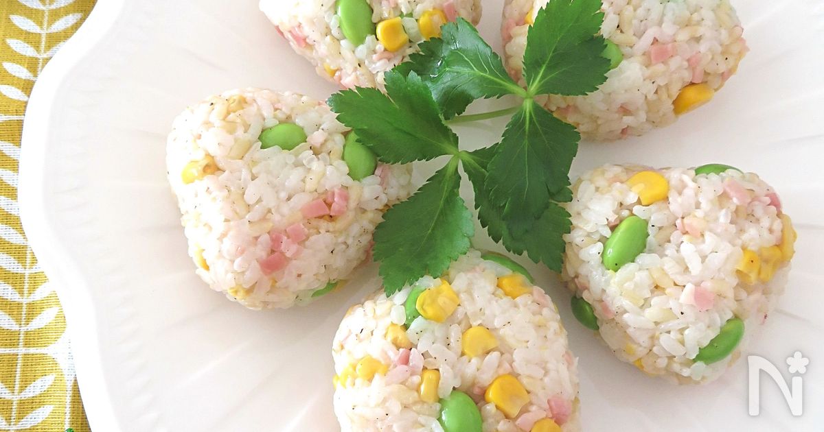 【おにぎり】お弁当の彩りに◎枝豆とコーンとベーコンのおにぎり