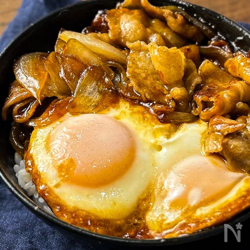 【ソース1本で決まる】とろとろ月見豚丼