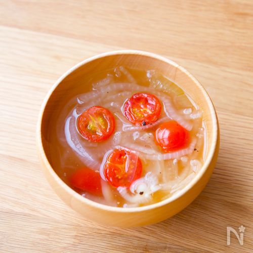 簡単♪トマトと玉ねぎのコンソメスープ