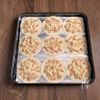 餃子の皮にのせて焼くだけ「パリパリ♡ツナマヨ醤油ピザ」の工程2