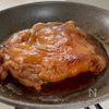 ほったらかしで簡単♪ガツンと旨い【鶏もも肉のガリバタ煮】の工程3
