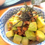 毎日食べたいほど美味しい♡アボカドと納豆の白だしわさび和え
