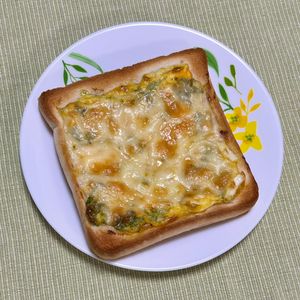 キャピタンの作ってみた!投稿(『惚レタスと卵のカレー風味マヨチーズトースト』＃朝ごはん)