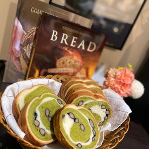 chiyoの作ってみた!投稿(抹茶と甘納豆のぐるぐるラウンドパン)