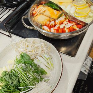 もんぶらん°・*:.。.☆の作ってみた!投稿(＜BRUNO＞2つの火鍋☆赤のきのこ焼き鍋と白のレモン焼き鍋)