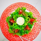 薄切り牛でトマト焼肉のレタス巻き