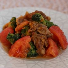 豚肉とブロッコリー、トマトのマヨ味噌炒め