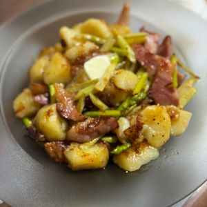ルーキーシェフ🧑‍🍳の作ってみた!投稿(アスパラベーコンとポテトのコンソメチーズソテー【#作り置き】)