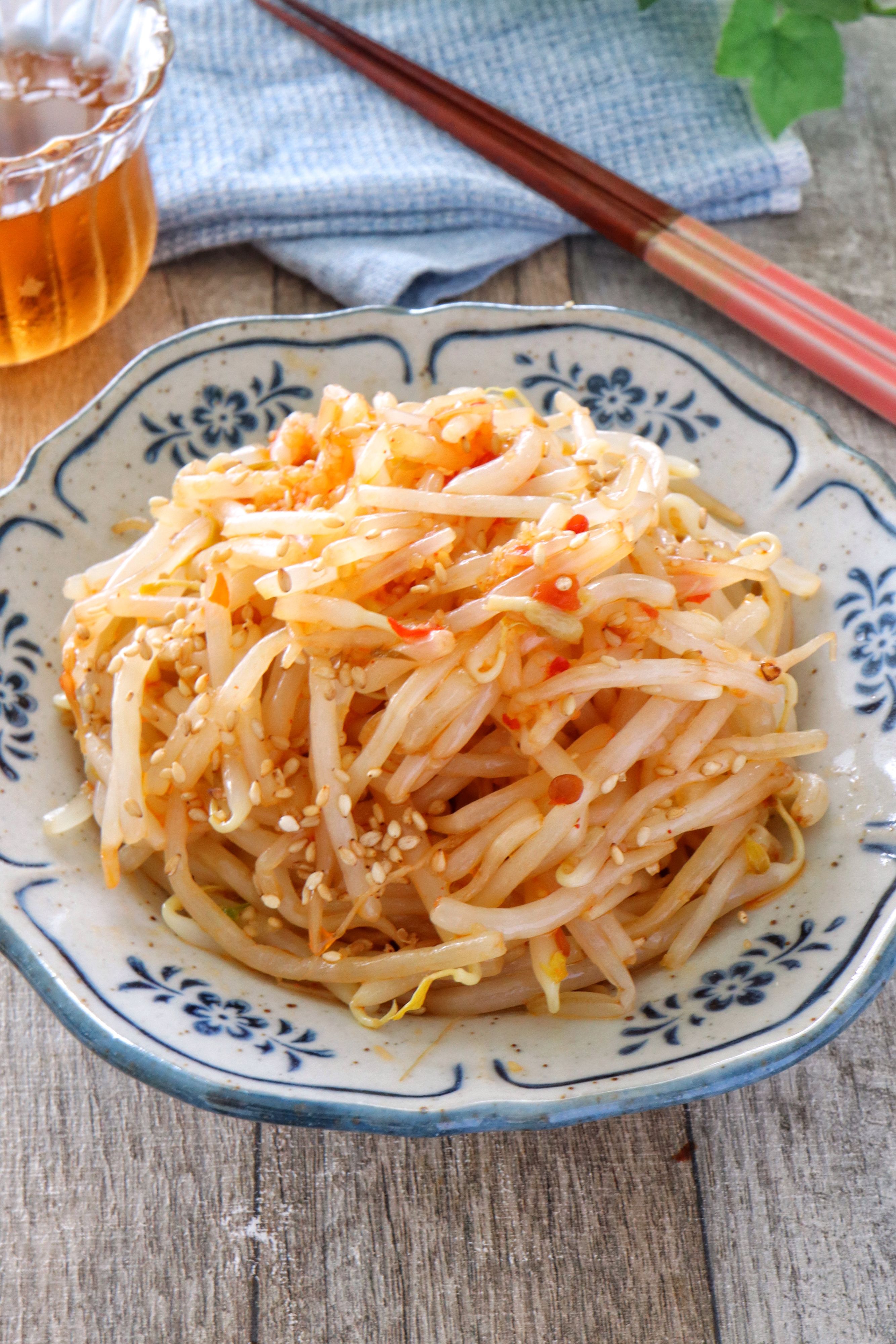 もやし❗️ もやしのピリ辛ガーリック和え］爆速！2Step！すぐできる | レシピ