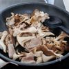 『豚バラ舞茸の甘辛ニラたま炒め』ご飯が進む♪スタミナおかず☆の工程3