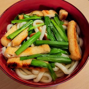 まゆのの作ってみた!投稿(行列のうどんそば1日300杯🍜あげとニラのきざみうどん🤩)