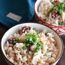 【タコと油揚げのこくうま炊き込みご飯】白だしで簡単！