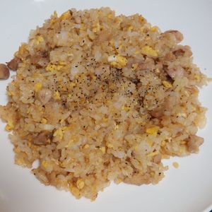 あきぷぅの作ってみた!投稿(間違いない美味しさ！ガーリックペッパー鶏ねぎチャーハン)