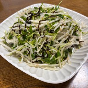 MYHRの作ってみた!投稿(5分で完成！めちゃ旨♡大根と豆苗のやみつき塩昆布中華サラダ)