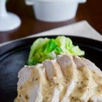 鶏胸肉のミルク煮濃厚粒マスタードソース