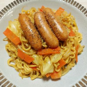 よっこの作ってみた!投稿(簡単！ウインナーのカレー焼きそば)
