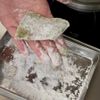 漬けて焼くだけ!!【鮭のバジルソース焼き】の工程4