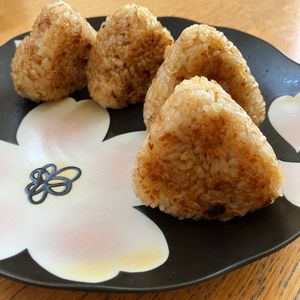 monの作ってみた!投稿(【絶品焼きおにぎり】かつお節が決めて！冷めても美味しい！)