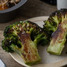 蒸しブロッコリーの丸ごとステーキ