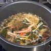 3分で作れる♪【卵とかにかまのわかめスープ】の工程1