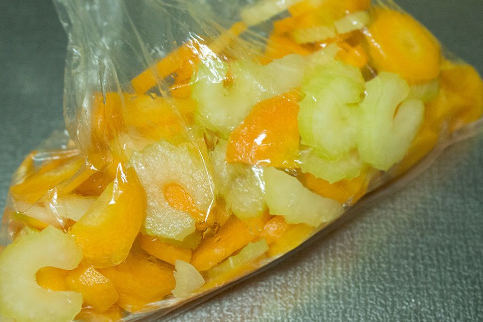 さっぱり箸休めに にんじんとセロリの浅漬け | レシピサイトNadia