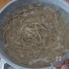 スープジャーで楽しむ！肉の旨みたっぷり贅沢つけ蕎麦弁当の下準備