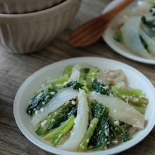玉ねぎと小松菜の塩麴ごま和え