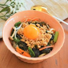 野菜もしっかり摂れる！えのき茸入り鶏そぼろのビビンパ