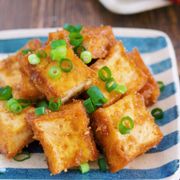 焼くだけ！厚揚げの甘辛ごま生姜焼き｜副菜や作り置きに♪