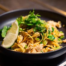 旨みと香り凝縮。鶏ミンチとセロリのエスニック焼きそば
