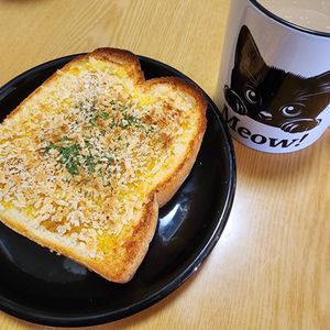 ナムディの作ってみた!投稿(【塗って焼くだけ♡】至福のカレーパン風☆サクサクトースト！)