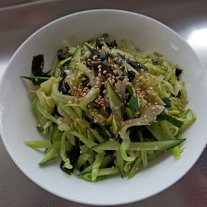 はるにゃんこの作ってみた!投稿(＊カットわかめとキャベツとしらすのさっぱりやみつき漬け＊)