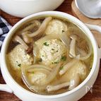 スパイス香る♪ふわふわカレー肉団子のコンソメスープ