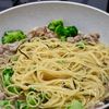 【フライパンひとつで作れる】豚肉とブロッコリーの和風パスタの工程5